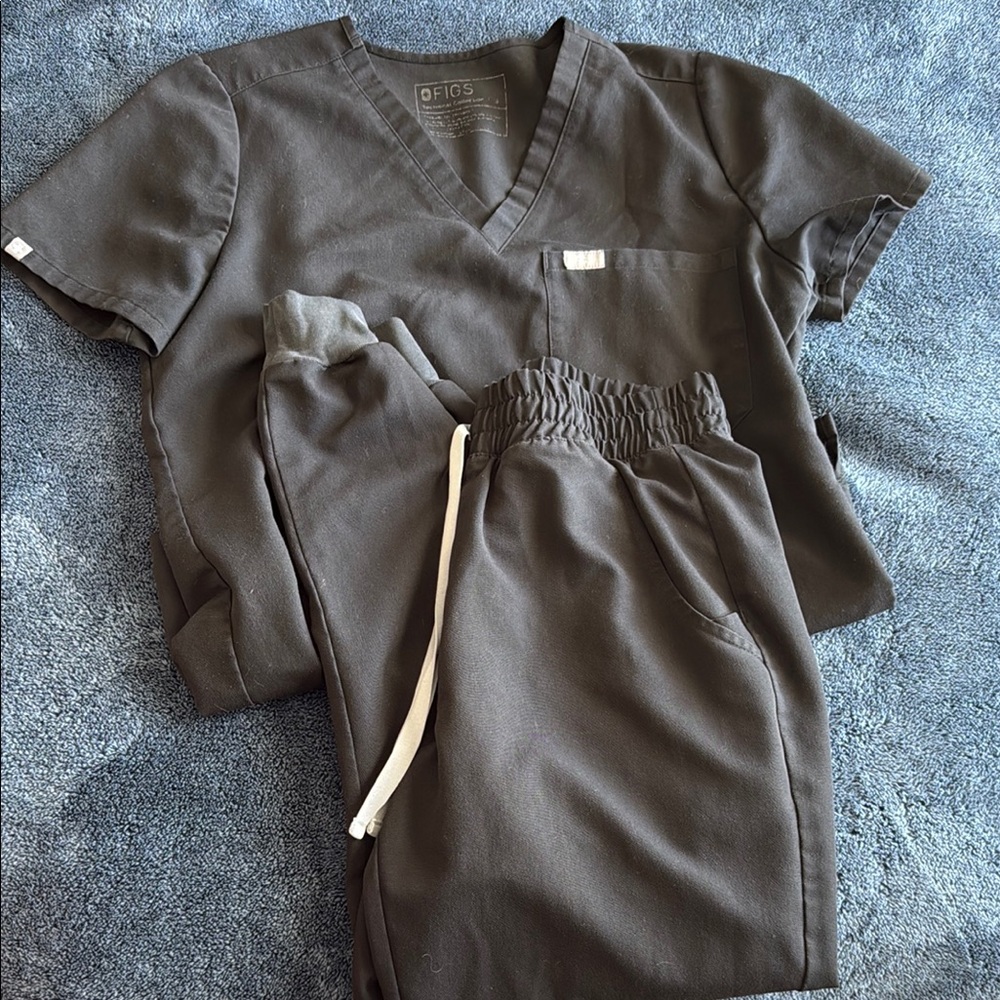 COPY - COPY - Figs Charcoal Scrub Ensemble